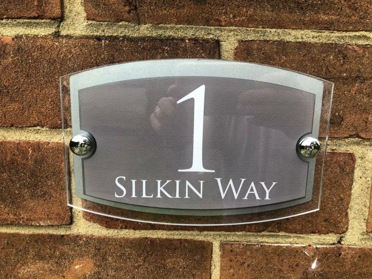 1 Silkin Serviced Accommodation Ньютон Эйклиф Экстерьер фото